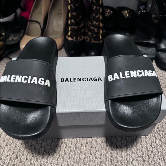 Balenciaga Slides - Picture 4 of 6
